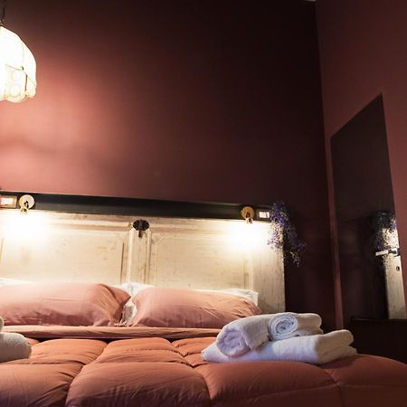 I Leoni Di Rosaroll Bed & Breakfast Napoli Bagian luar foto