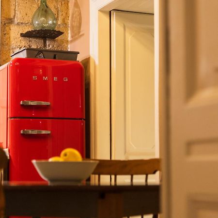 I Leoni Di Rosaroll Bed & Breakfast Napoli Bagian luar foto