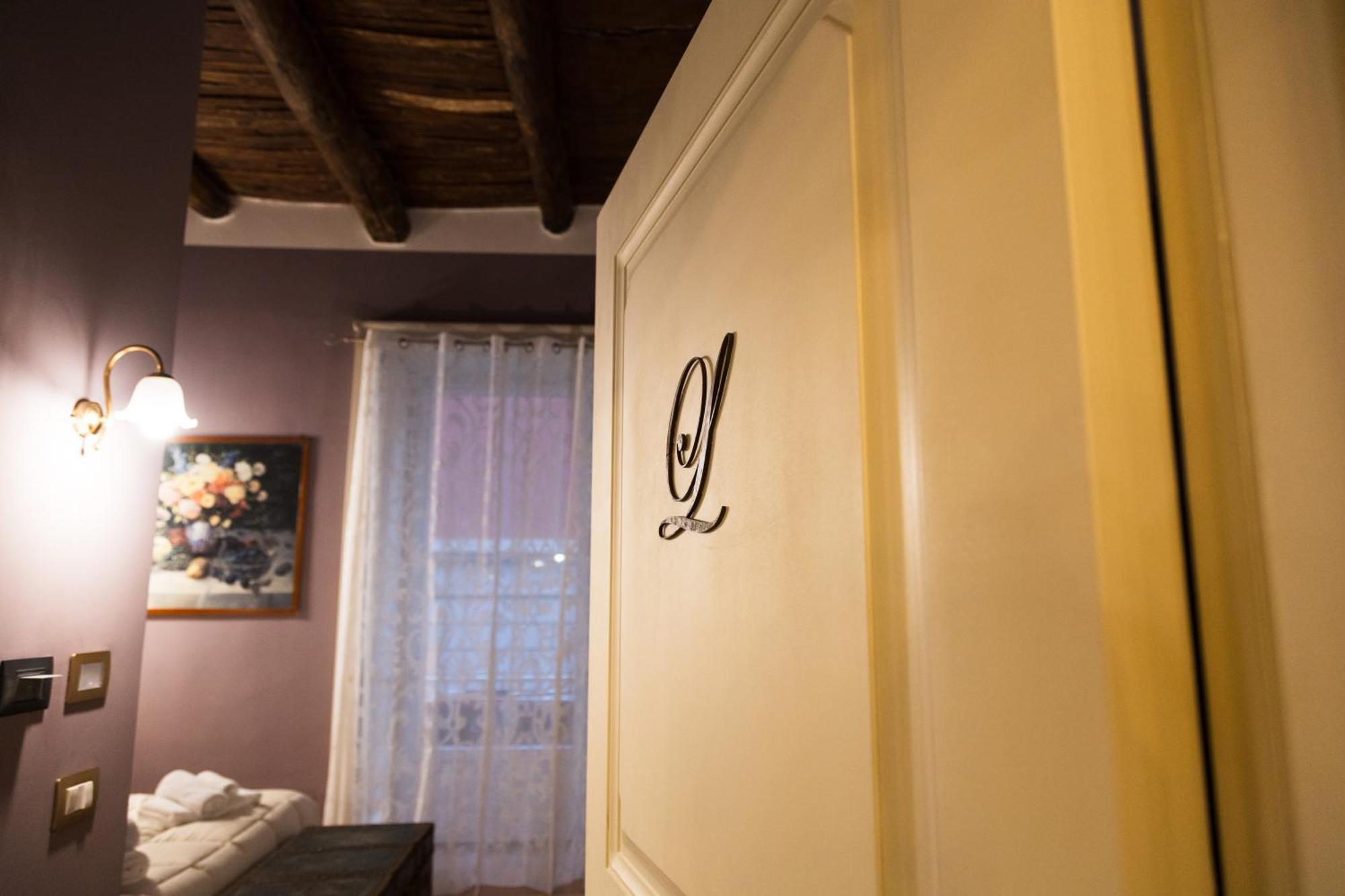 I Leoni Di Rosaroll Bed & Breakfast Napoli Bagian luar foto