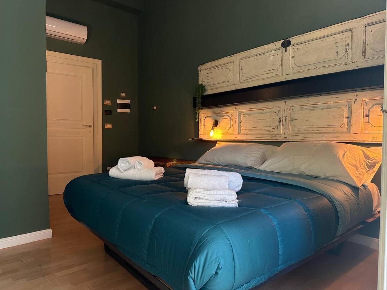 I Leoni Di Rosaroll Bed & Breakfast Napoli Bagian luar foto