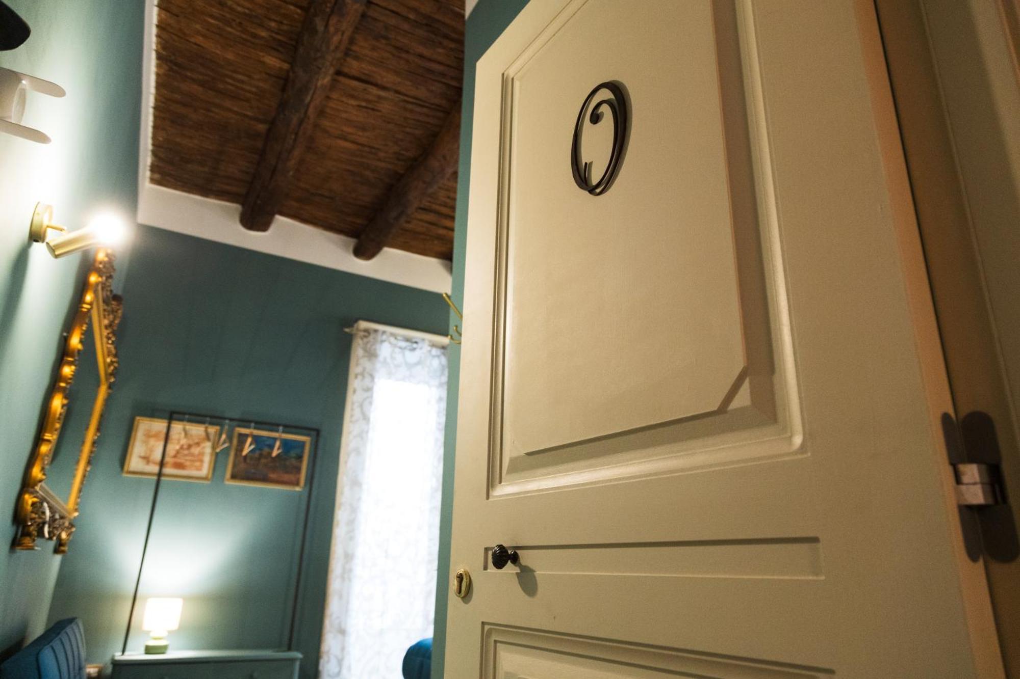 I Leoni Di Rosaroll Bed & Breakfast Napoli Bagian luar foto