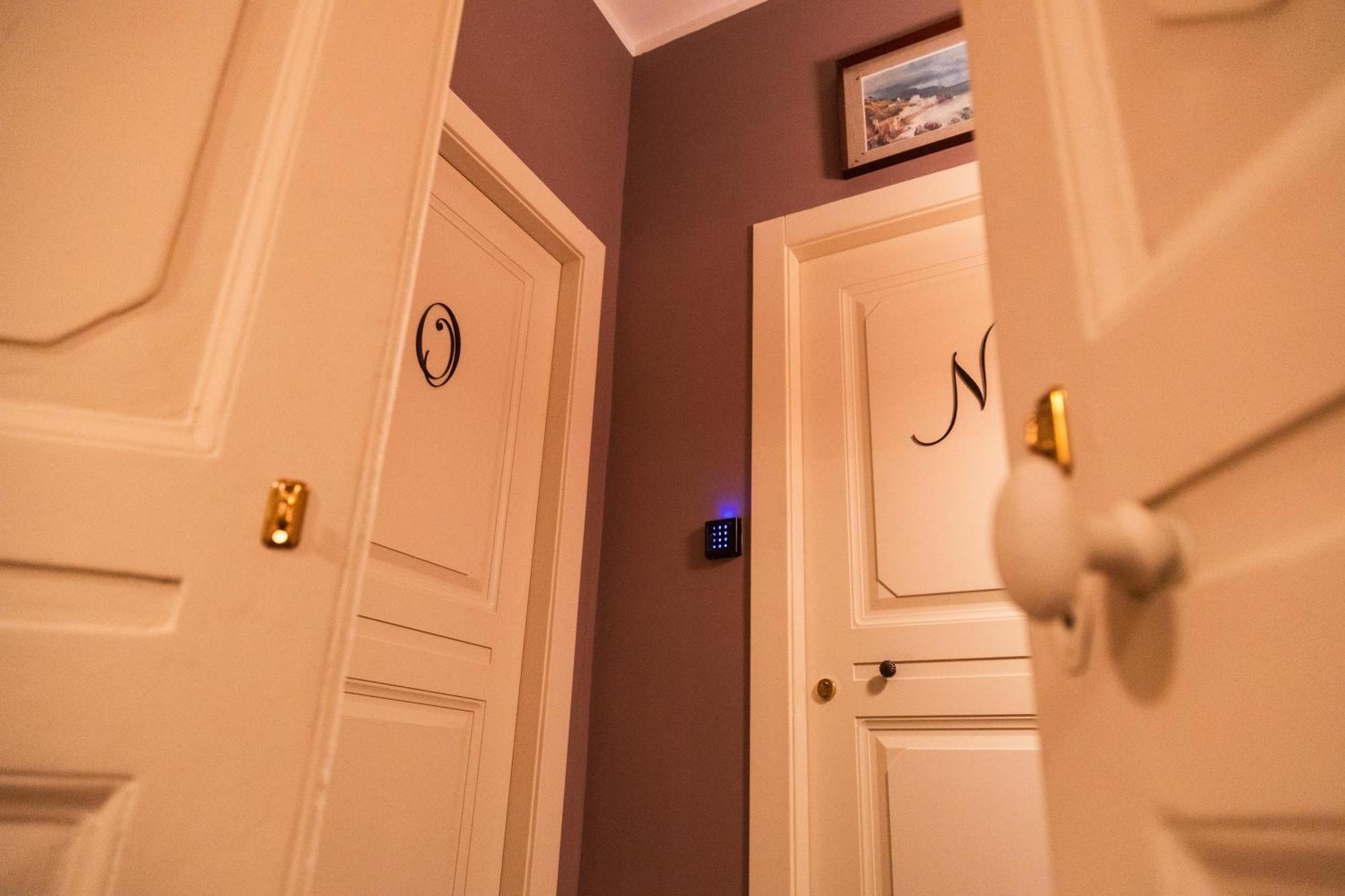 I Leoni Di Rosaroll Bed & Breakfast Napoli Bagian luar foto