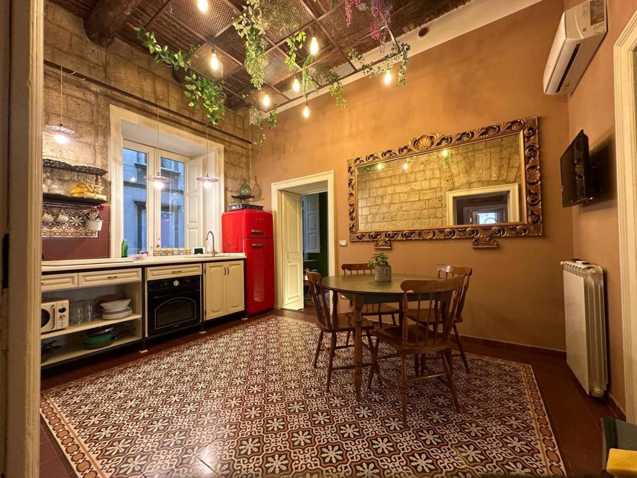I Leoni Di Rosaroll Bed & Breakfast Napoli Bagian luar foto