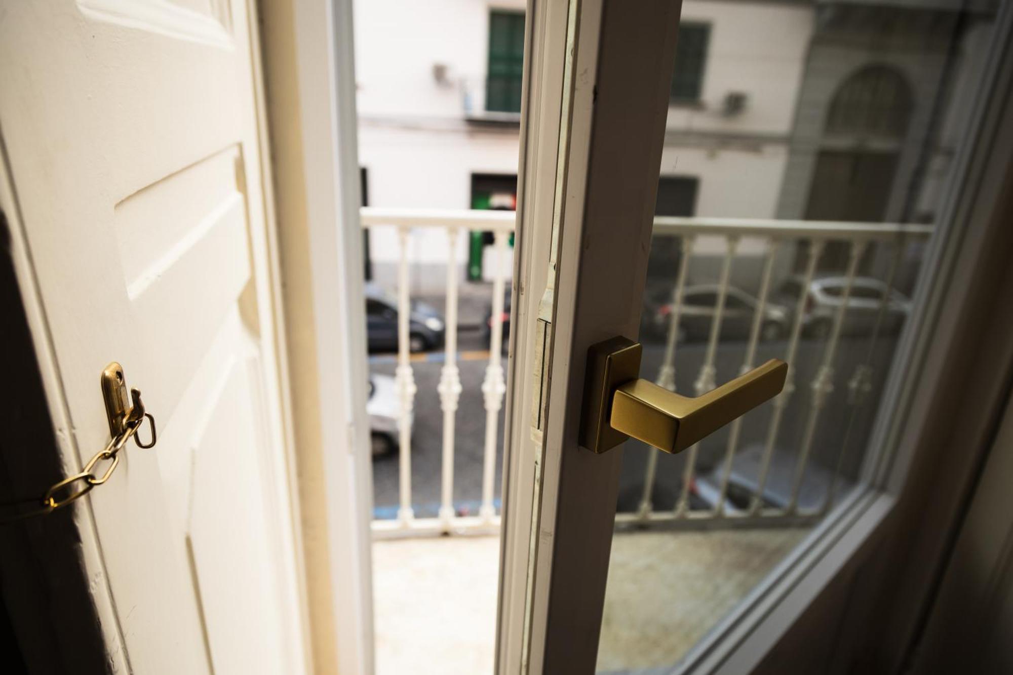 I Leoni Di Rosaroll Bed & Breakfast Napoli Bagian luar foto
