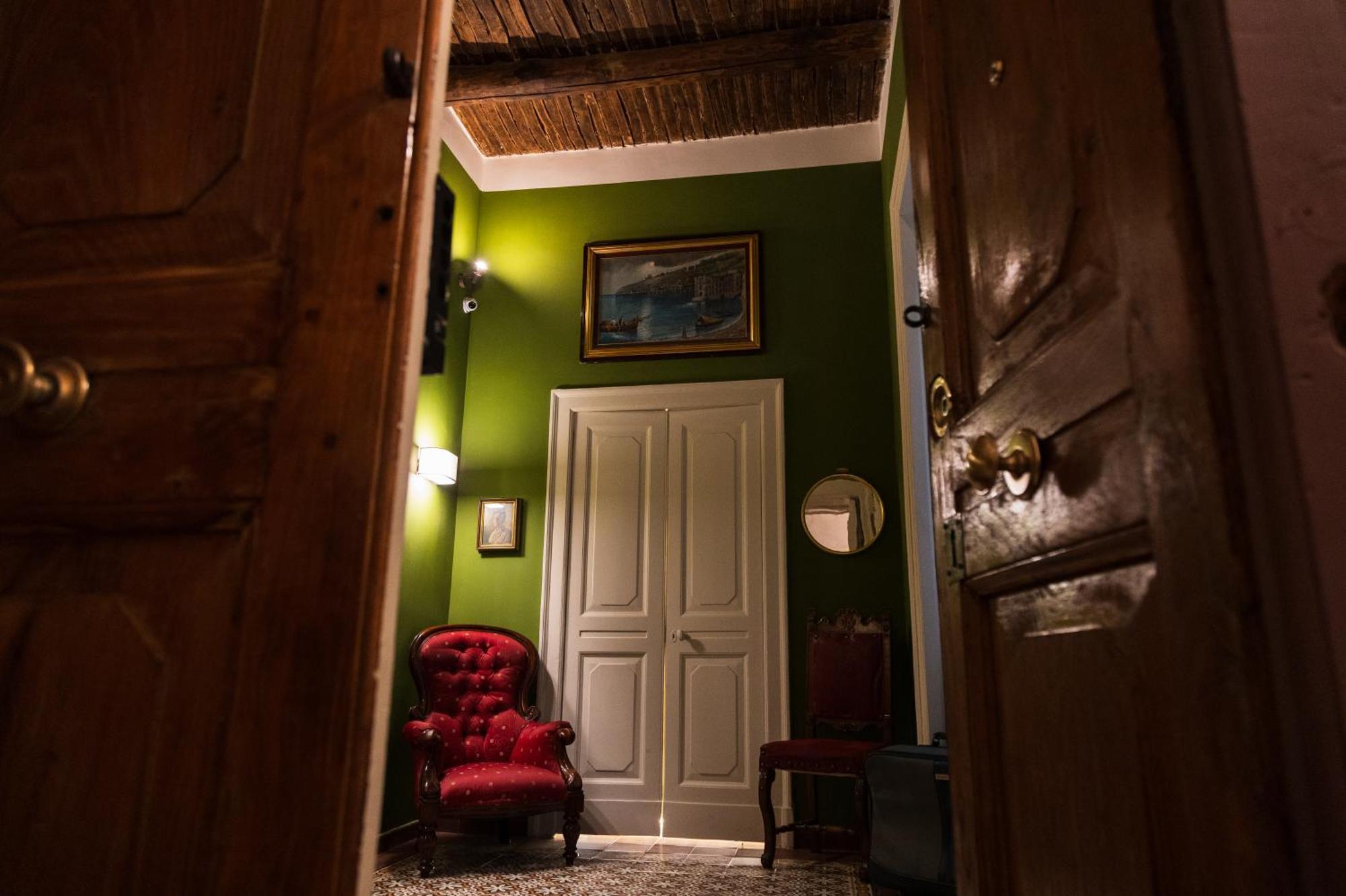 I Leoni Di Rosaroll Bed & Breakfast Napoli Bagian luar foto